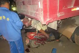 德阳惨烈车祸:男子血肉模糊