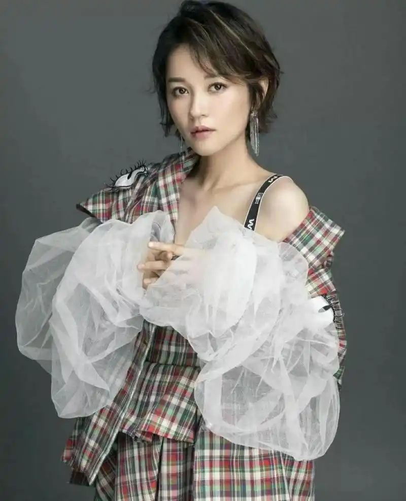 程响~出生于1989年3月26日安徽省淮南市~中国内地女歌手; 2011年~她