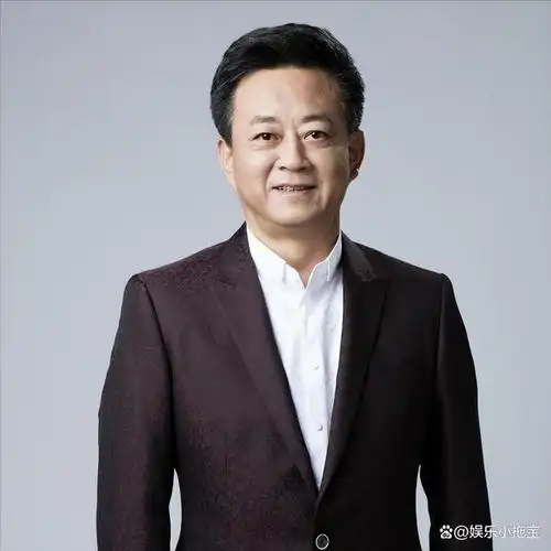 从"央视一哥"到停职4年,重回央视后退居幕后,朱军都经历了啥