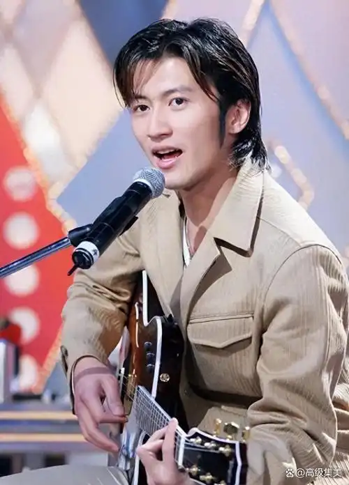 谢霆锋突然官宣喜讯恭喜啊终于等到了这一天