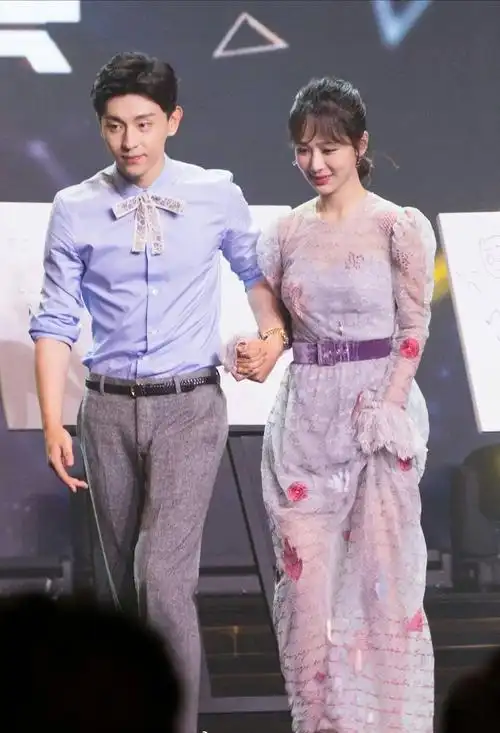 金晨七夕节晒照却引邓伦粉丝热议这次侦探网友失败了