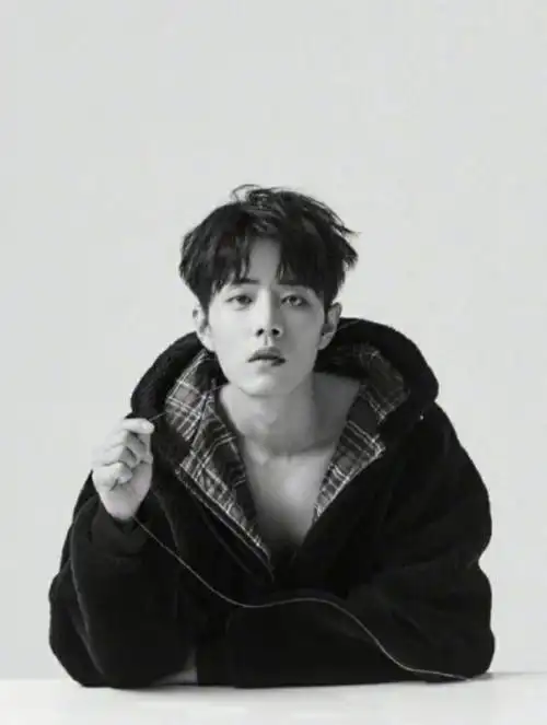 肖战的锁骨太美了