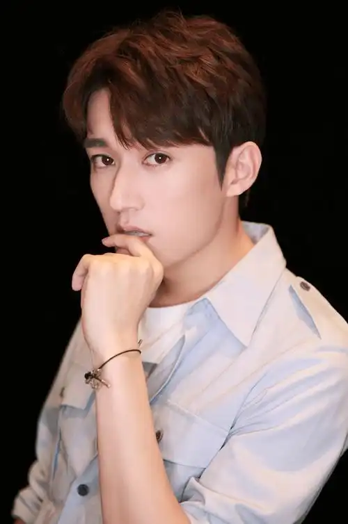 刘学义帅气写真图片25