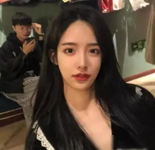 艾比撞脸潘南奎越看两人越相似网友难不成出自于同一名医生