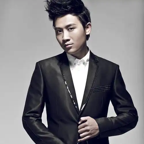 汤子星为"感动文昌"十大人物颁奖典礼献唱