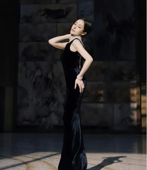 44岁萧亚轩被传怀孕,本尊回应:单身没怀孕,目前在准备手术!