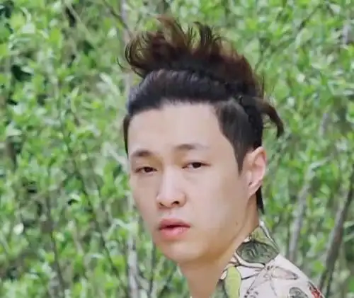 张艺兴没化妆就录综艺,颜值素颜都ok