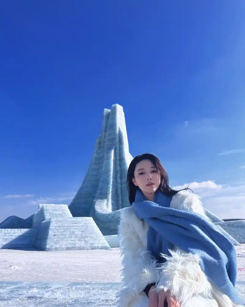 张馨予这组照片像冰雪女神