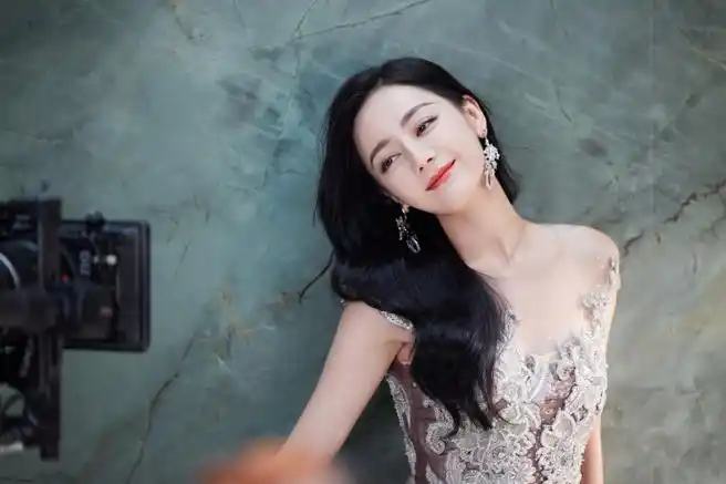 大美筑家 中国冠珠##中国制造力量##冠珠瓷砖品牌代言人迪丽热巴