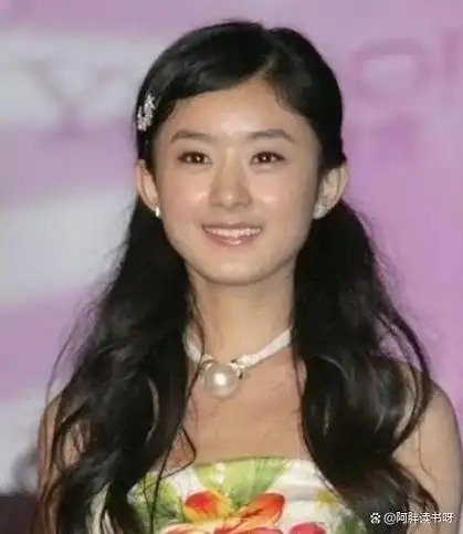 出道后,找她拍戏的人并不多,她主动投出的简历大多也石沉大海.