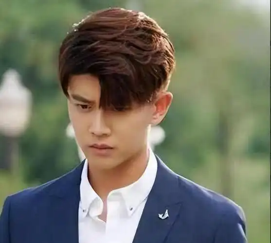 看脸是"神颜"男星,一看身材五五分,杨洋,张艺兴都中招?