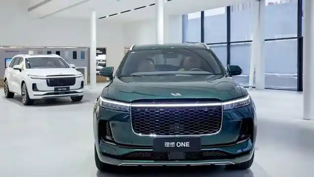 理想one开一年跌12万,新车才优惠2万,买二手车更划算?