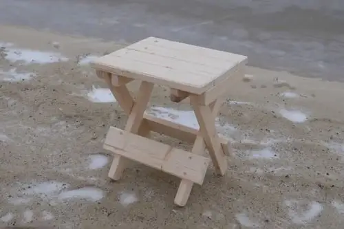自制木头小板凳,简单实用好上手,排队坐车好助手