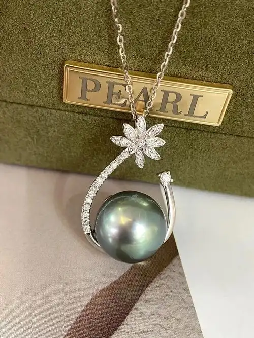 18k金镶嵌大溪地黑珍珠吊坠!珍珠12-13mm. 梦幻的湖 - 抖音