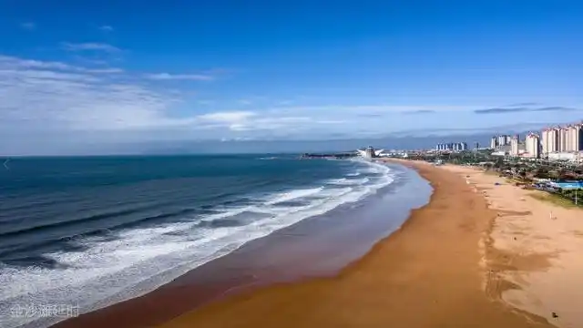 上世纪80年代末,金沙滩因其天然优良的滨海特质成为了老黄岛的优良