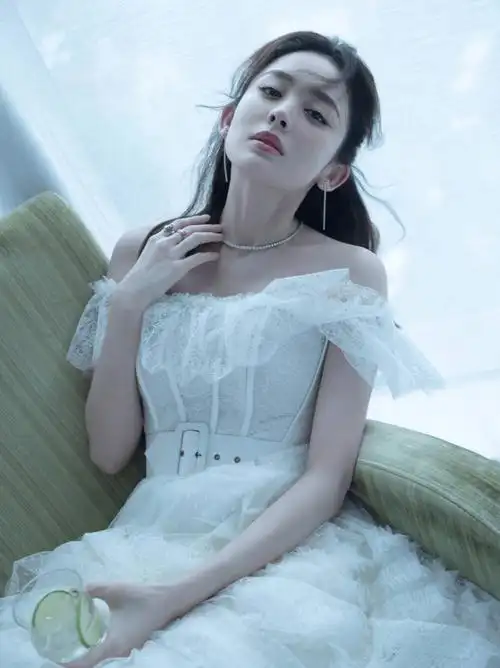 31岁古力娜扎,饱满有料性感迷人啊!演艺之路上的耀眼之星