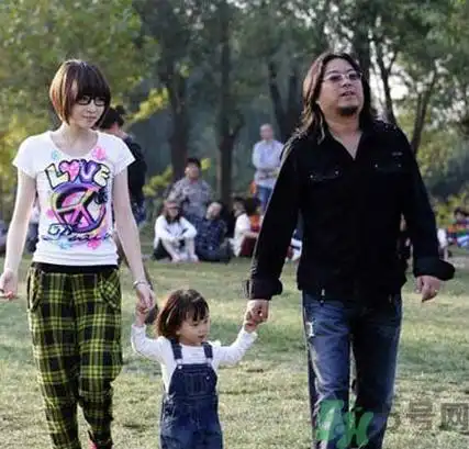 关于他和第一任妻子沈欢的相识,颇具戏剧性:沈欢与高晓松相识在1999年