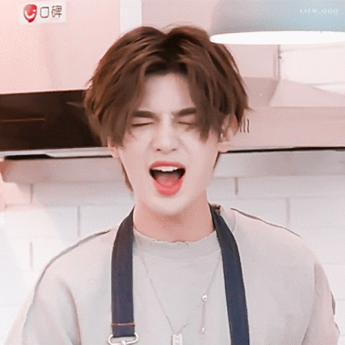 justin黄明昊动图