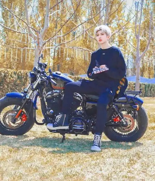 吴世勋嗯,这次有个没见过的对手,听说挺强的 朴灿烈怕什么,他再厉害