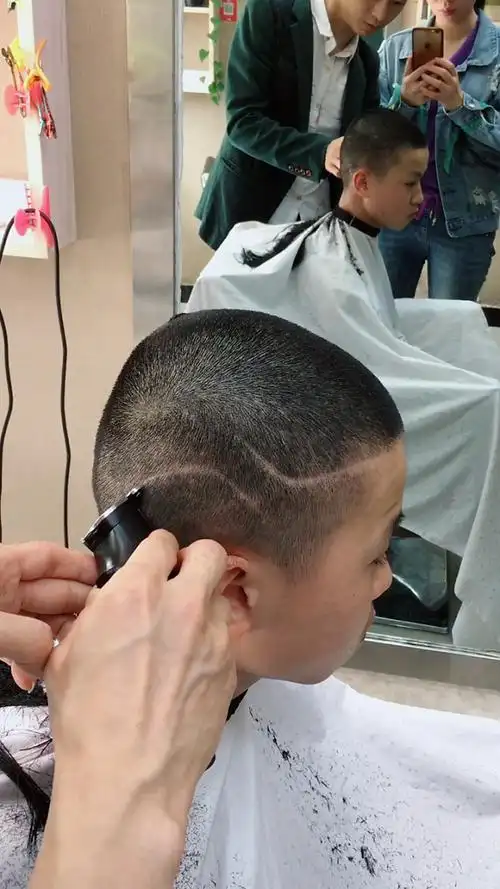 寸头也是可以刻痕的