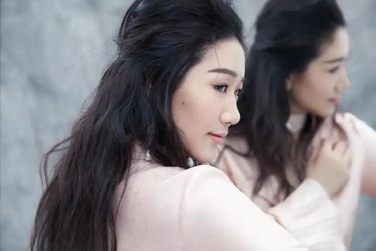 孙露唯美写真净化眼球 气质温婉灵气十足