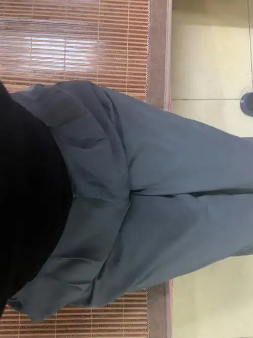 西装裤为什么一坐下裆部鼓个包