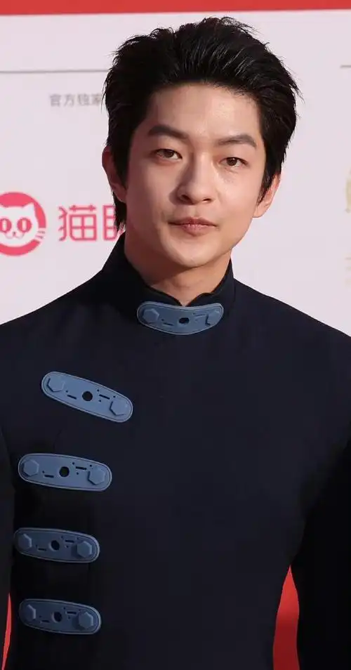 44岁高圆圆和49岁林志玲同台:有人颜值昙花一现,有人越老越年轻|胡歌