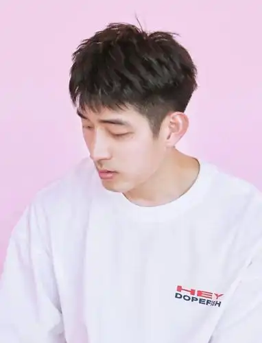 不用烫发的短发6cm碎盖头好帅