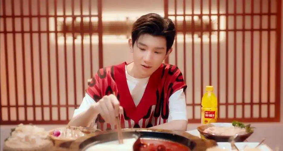 王源火锅视频上线,源哥请你来吃鸳鸯锅