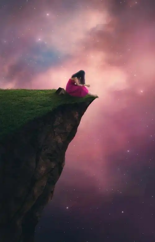 晚上天空祈祷祈祷前夜空的悬崖顶的女人