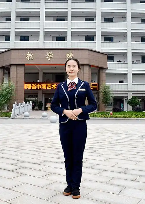 18名"女校娇娃"2个班集体全市通报表彰