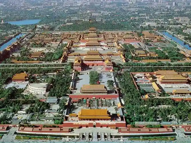 最新八年级语文上册第三单元14故宫博物院教学课件新人教版新人教版