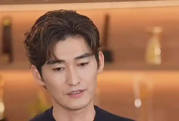 40岁张翰上新闻联播了面部沧桑变大叔首次回应油腻争议