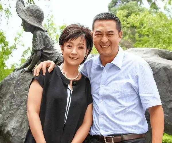 张嘉译携二婚妻子同台!