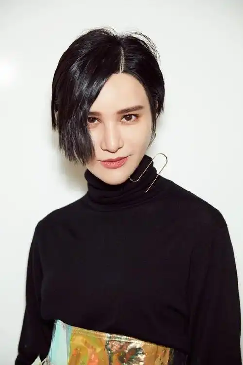 相信很多人心目中比较喜欢的脸型就是瓜子脸鹅蛋脸吧.