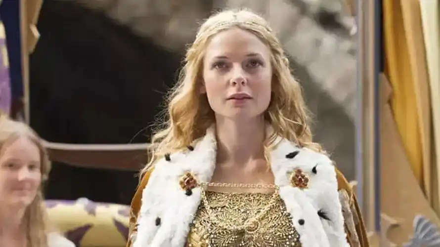 英剧《白王后》,丽贝卡·弗格森饰演的白王后伊丽莎白·伍德维尔,几乎