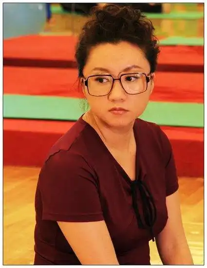 在剧中饰演安娜的王晴也在自己的微博中点名自己的闺蜜是随时入住的