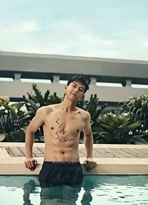 那么多少女因为你的腹肌想变成老奶奶李现加速人口老龄化这个锅你背定