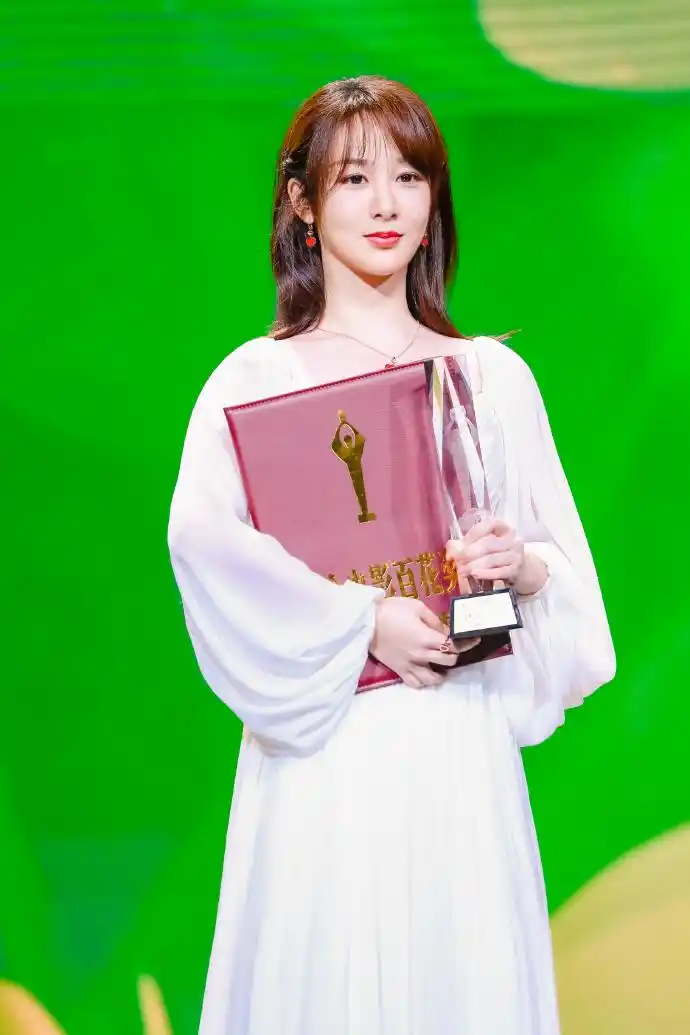 原创无缘金鹰女神百花奖又陪跑杨紫到底亏不亏