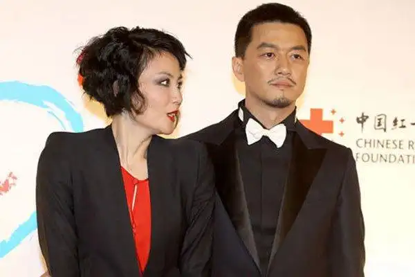 所以说李亚鹏就是王菲的第二任丈夫,与李亚鹏结婚后大家看他们俩生活