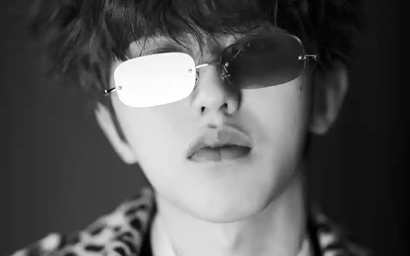 蔡徐坤帅气撩人写真图片桌面壁纸