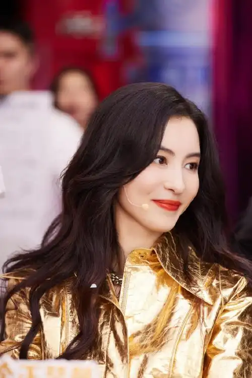 张柏芝代言爱聊