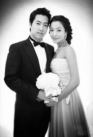 kim hee-sun displays wedding dress photo