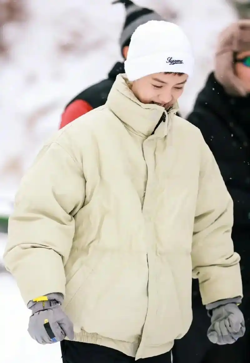 鹿晗五哈冬日雪景随拍