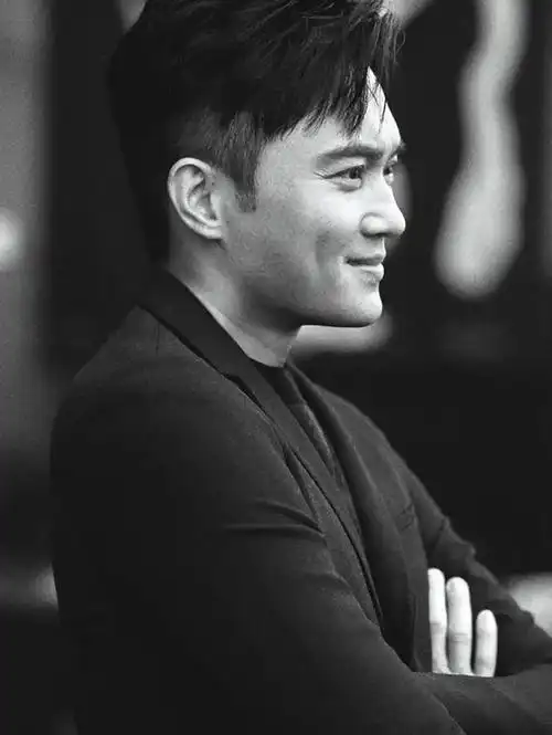 求张智霖高清图当壁纸用