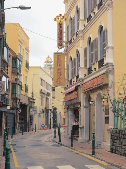 澳门官也街雨天拍摄扫街也有氛围感01