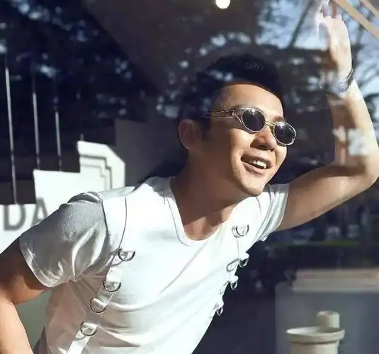 原创财富惊人情史难言大黑牛李晨远比你想象的厉害