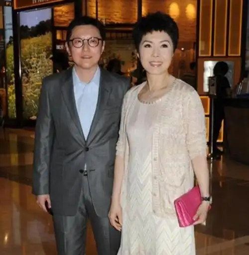 关菊英否认与同性密友再婚称人生伴侣无性别之分