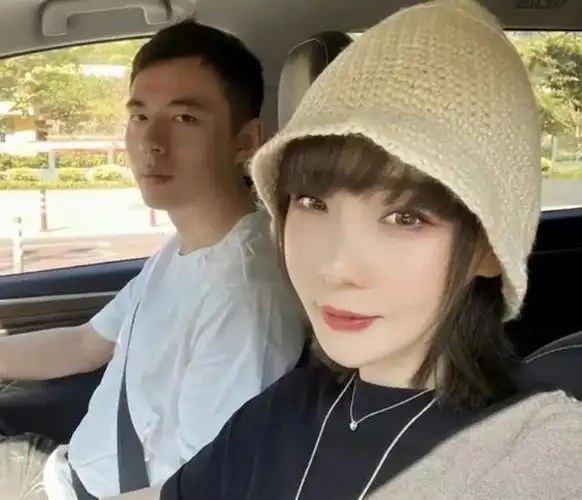 高晓松前妻夕又米晒近况和丈夫一同去医院体检两人同框超有爱