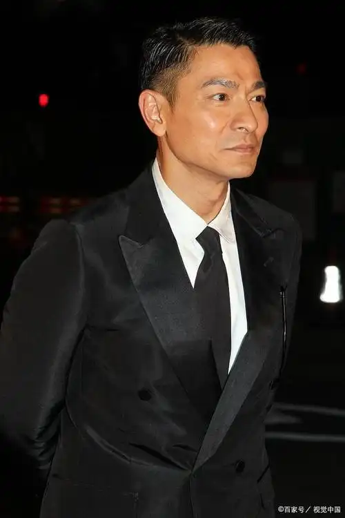 刘德华助阵,董宇辉直播间燃爆明星风暴,宁浩解密新电影红毯先生